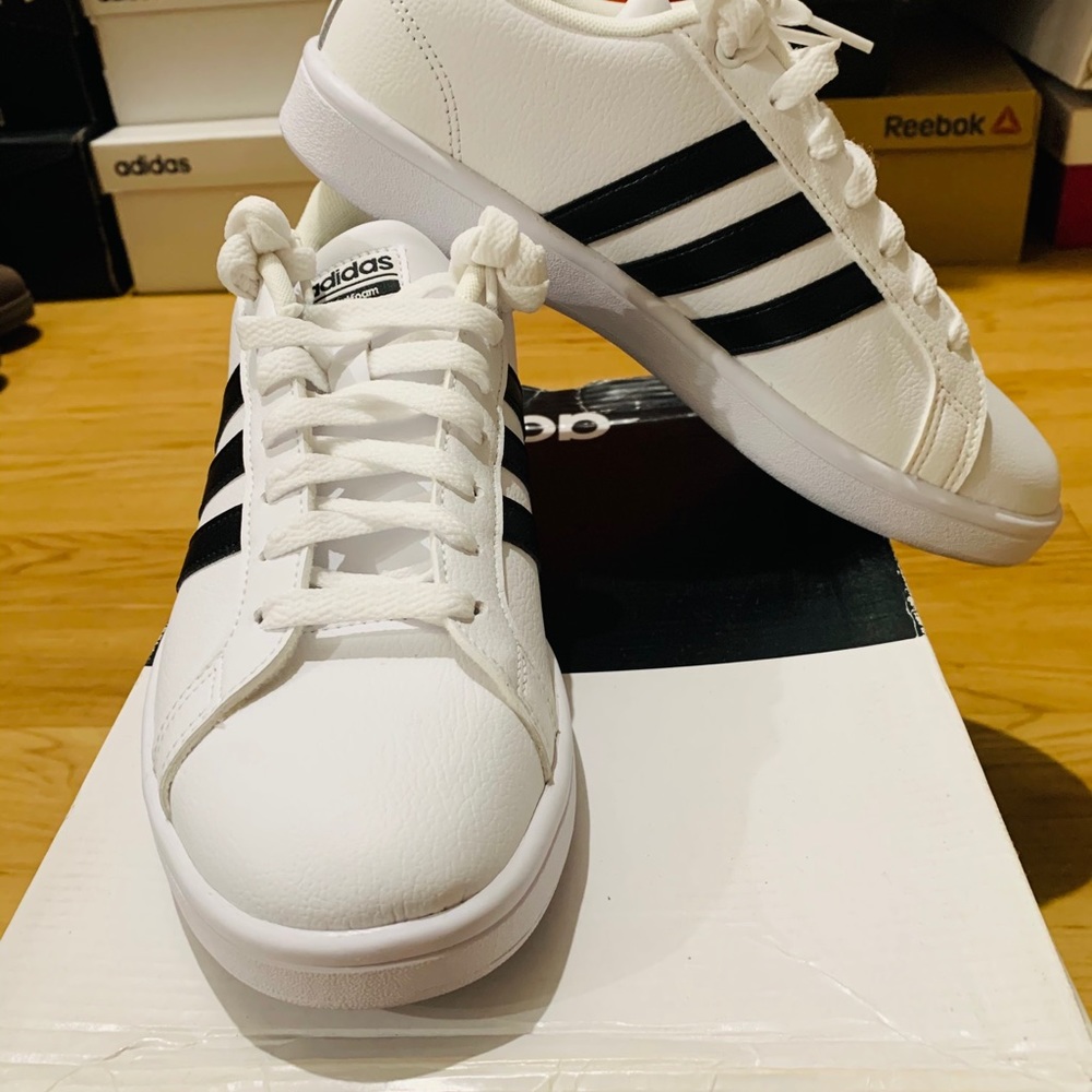 Adidas (W) - Picture 3 of 3